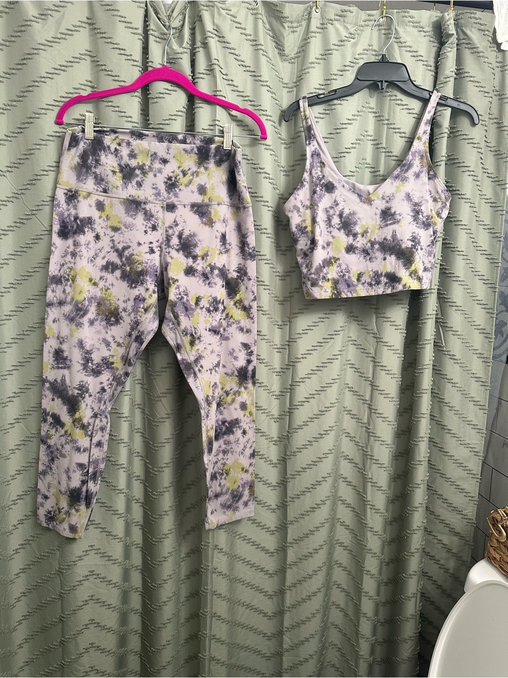 Lululemon align work out set size 12/14 
Matching set 
Align pants are size 14 a